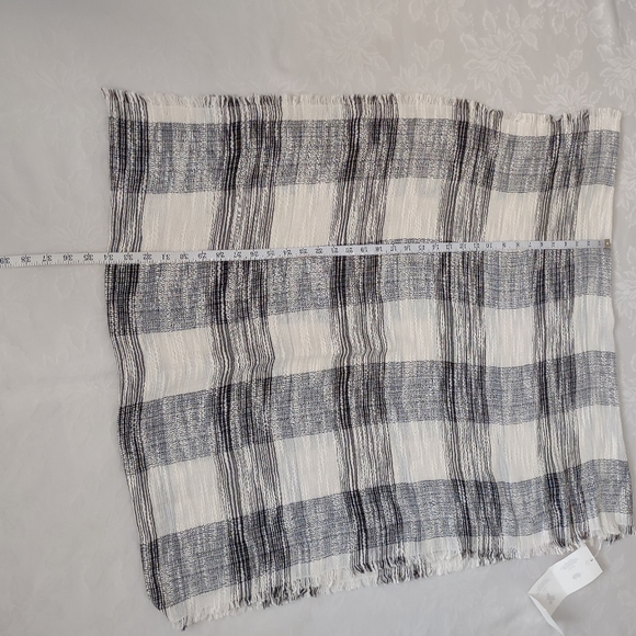 New 🎀 Loft infinity scarf plaid Tartan Knit - Picture 5 of 6
